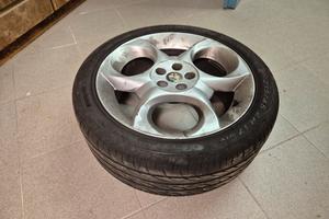 4 cerchi Alfa con gomme 215/45 R17