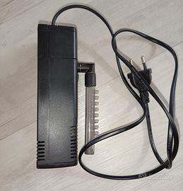 Piccolo filtro interno per acquario, usato