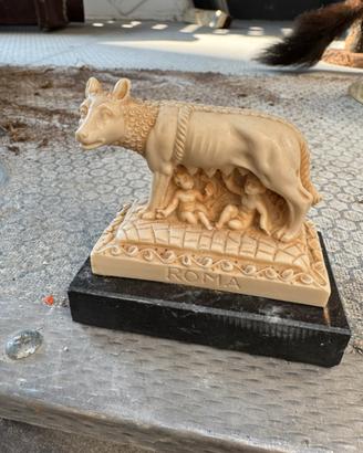 Lupa romana in marmo