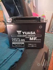 batteria Yuasa YTX12-BS