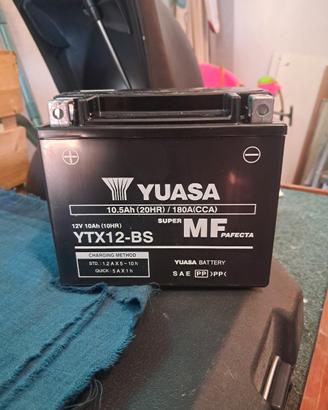 batteria Yuasa YTX12-BS