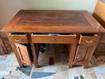 Scrittoio in legno massello 2 ante 3 cassetti