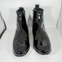 Stivaletti eleganti in pelle verniciata color nero