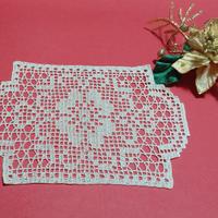 Centrino uncinetto filet realizzato a mano (NUOVO)