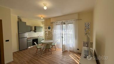 2 LOCALI COMPLETAMENTE RISTRUTTURATO LIBERO SUBITO