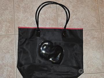 borsa a spalla con maniglie Guess