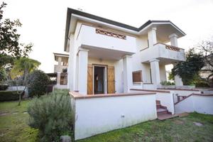 Villa di 70 m² con 4 locali e box auto a Sabaudia