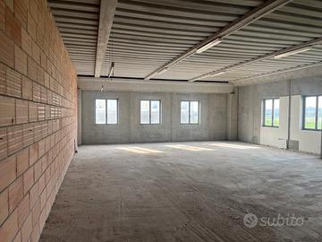 Spazio disponibile 220 mq