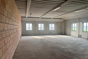 Spazio disponibile 220 mq