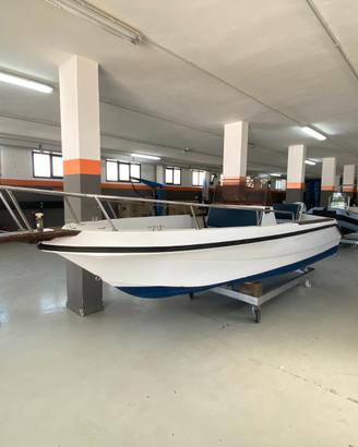 BARCA OPEN 5,50+HONDA BF40 4 TEMPI no patente