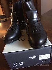 Stivaletti Stau nero in pelle usati