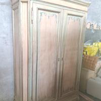 armadio in legno laccato