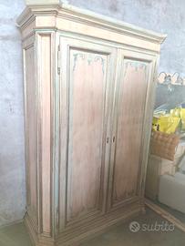 armadio in legno laccato
