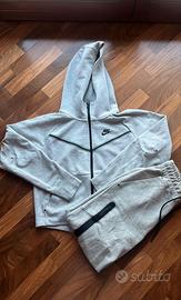 Completo felpa e pantalone tuta Nike Tech