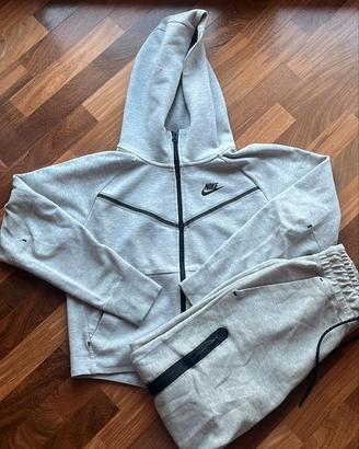 Completo felpa e pantalone tuta Nike Tech