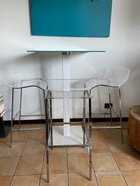 Tavolino alto quadrato cin sedie. Tutto Midj