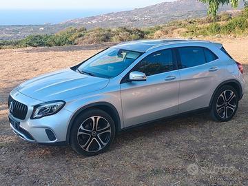 MERCEDES GLA 180 Executive - benzina - permuta.