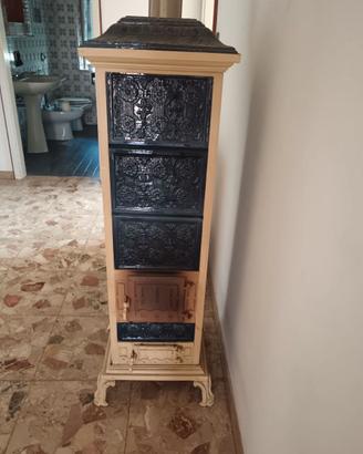 Stufa a legna in maiolica