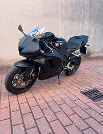 HONDA CBR 600 RR 2025