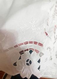 💮Copriletto antico di lino bianco, ricamo a intag