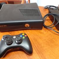 Xbox 360 4 GB nera + cuffie + joystick