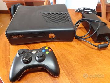 Xbox 360 4 GB nera + cuffie + joystick