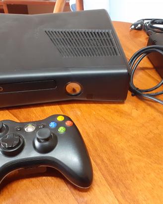 Xbox 360 4 GB nera + cuffie + joystick