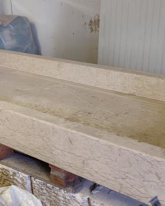 Secchiaio in pietra lavandino