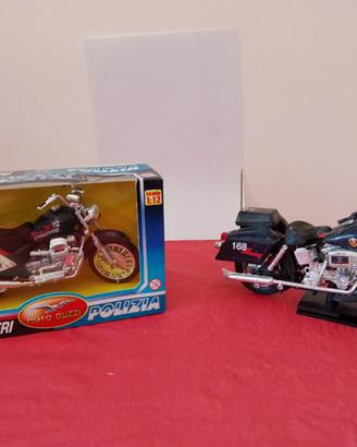 Modellini delle moto dei carabinieri
