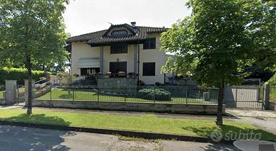 Immobile in asta di 356 m² con 5 locali e box auto