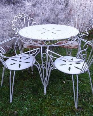 TAVOLO CON QUATTRO SEDIE IN FERRO VINTAGE