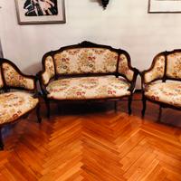 Salotto stile classico in legno intagliato