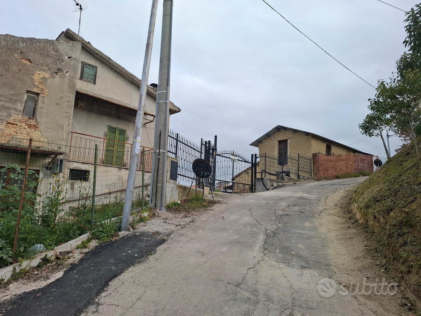 Casa indipendente da ristrutturare - Vista 3