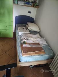 Letto singolo in legno