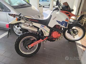 Suzuki DR 750 BIG