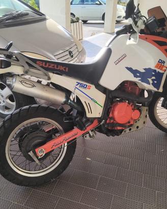 Suzuki DR 750 BIG