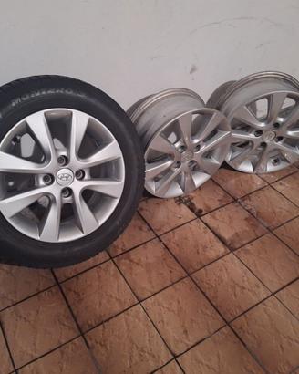 3 Cerchi in lega Hyundai 15" x 6,5" offset 50