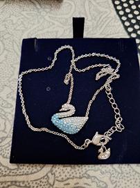 Collana Swaroski cigno blu