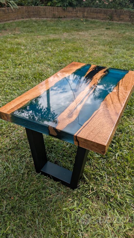 Tavolo legno e resina Mobili usati
