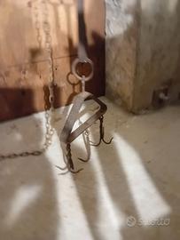 Gancio antico da pozzo