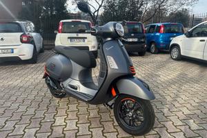 Vespa 310 GTS hpe super sport da immatricolare km.
