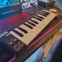Tastiera midi akai LPK25