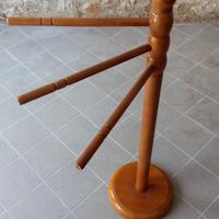 Piantana porta asciugamani in legno