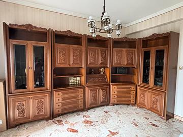 Mobile stile antico.