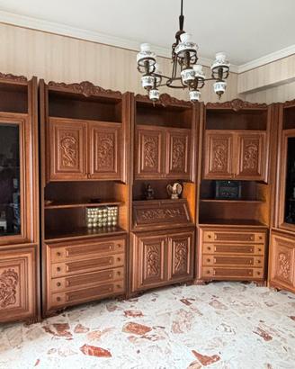 Mobile stile antico.