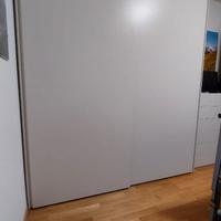 Armadio con 2 ante scorrevoli