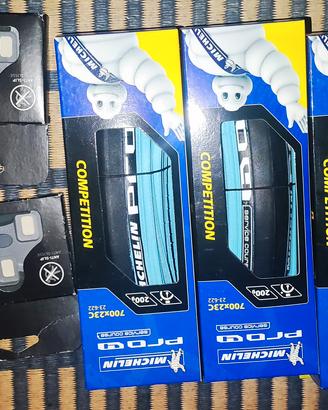 3 Michelin pro4 + 2 attacchi look keo grip