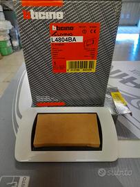 placche living international