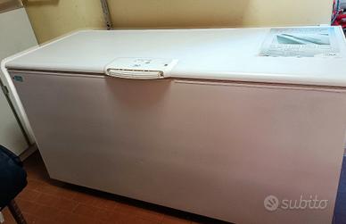 congelatore a pozzetto ElectrolRex 160cm 368 litri