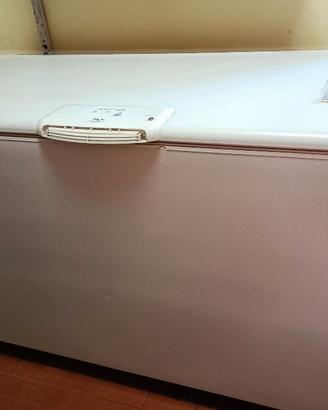 congelatore a pozzetto ElectrolRex 160cm 368 litri